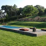 Big Red Barn - Spectacular * Óbidos
